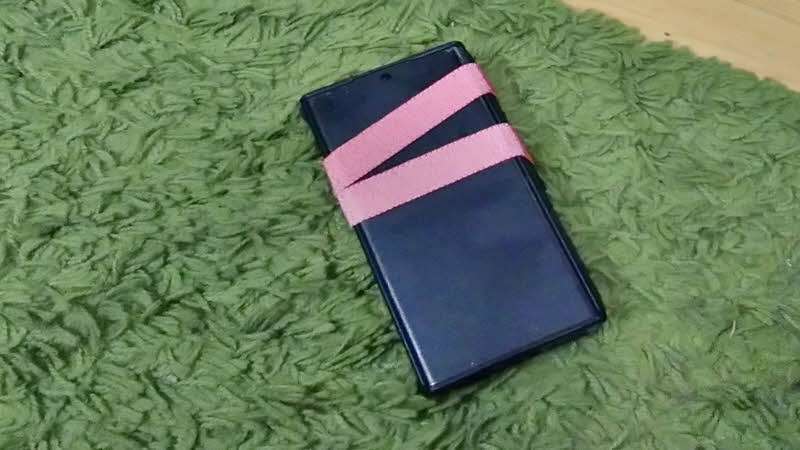 Phone with elastic band